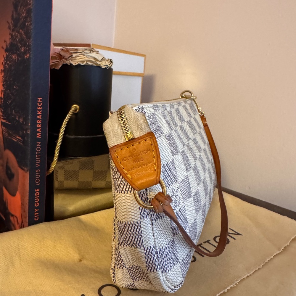 Louis Vuitton Damier Azur Pochette Accessoires in White and Tan - Picture 2 of 7